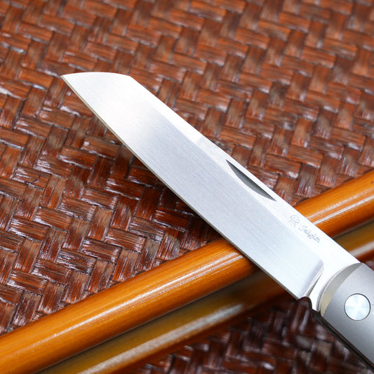 Production test Pocket knife with non-locking mechanism, titanium alloy handle, carbon fiber inlay, M390 hand-finished satin finish.