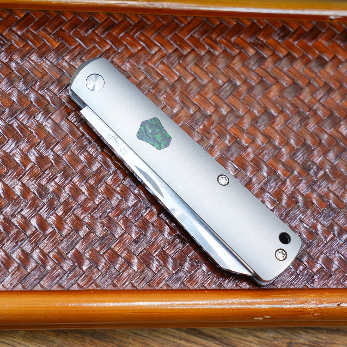 Production test Pocket knife with non-locking mechanism, titanium alloy handle, carbon fiber inlay, M390 hand-finished satin finish.