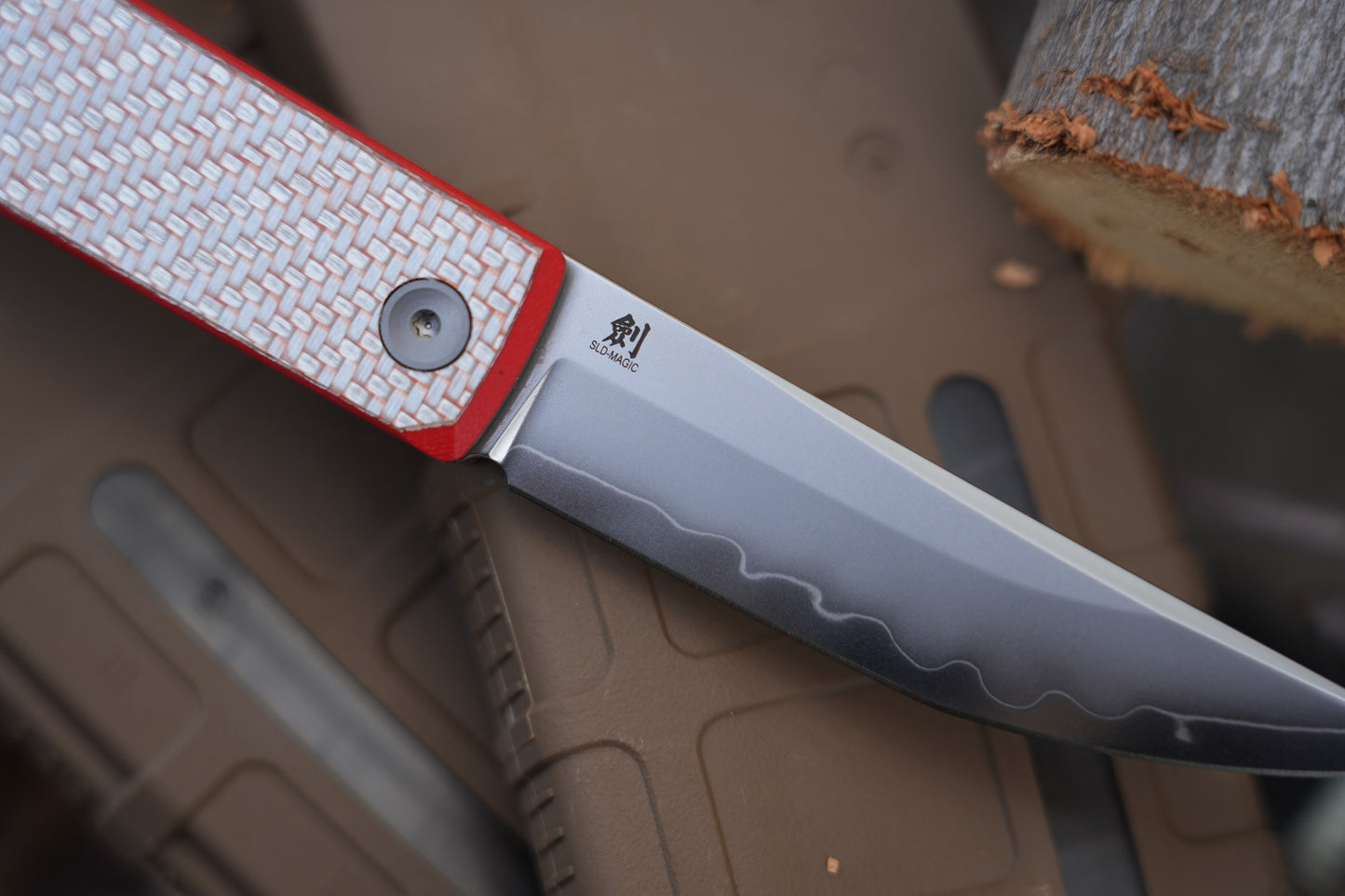 KAIKEN 2502-CFRD Silver Carbon Fiber + Red G10 Classic Japanese style tactical folding knife