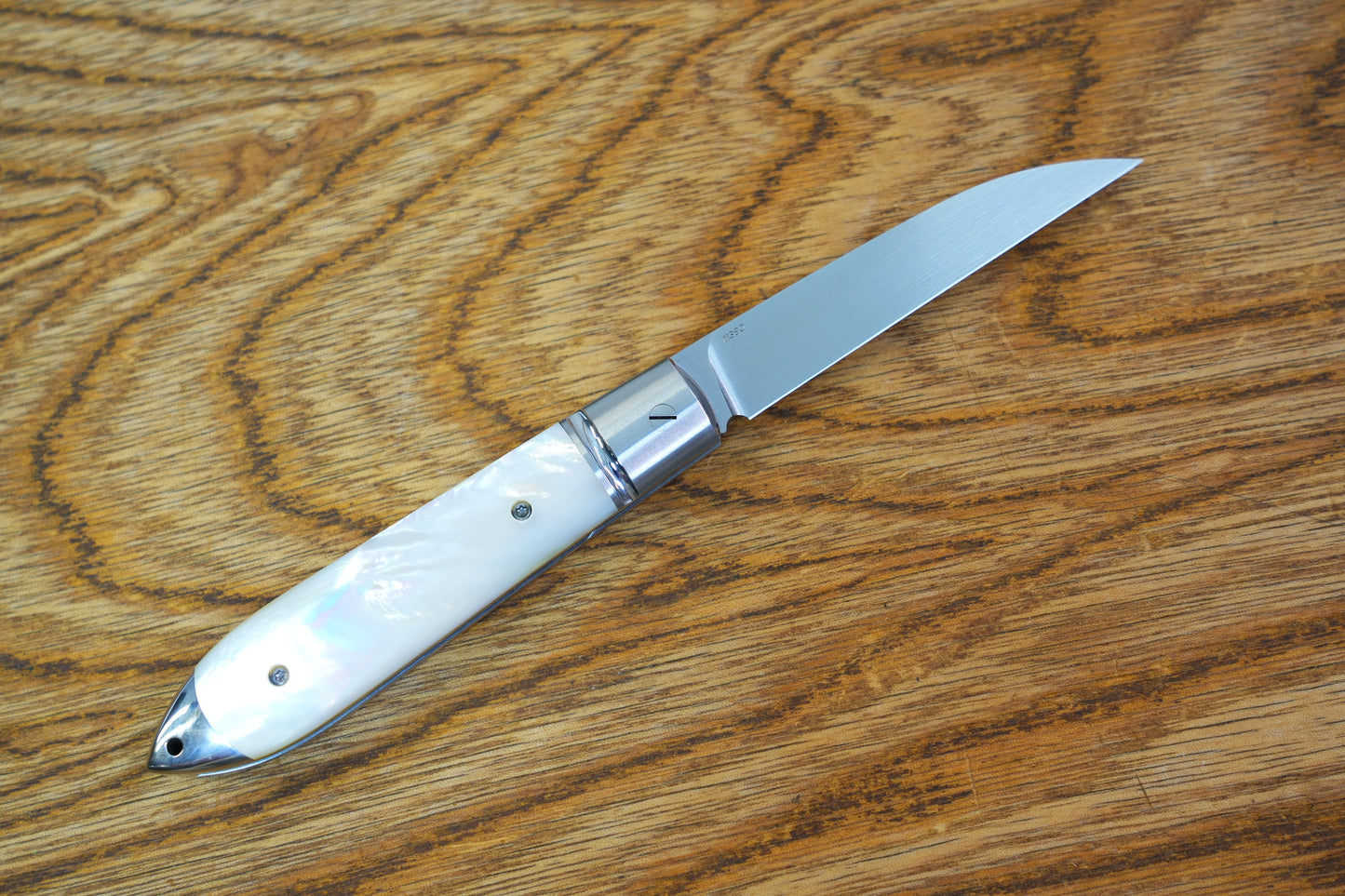 【Eagle claw】M390 Steel frame Mother of Pearl Handle Handcrafted Non-lock