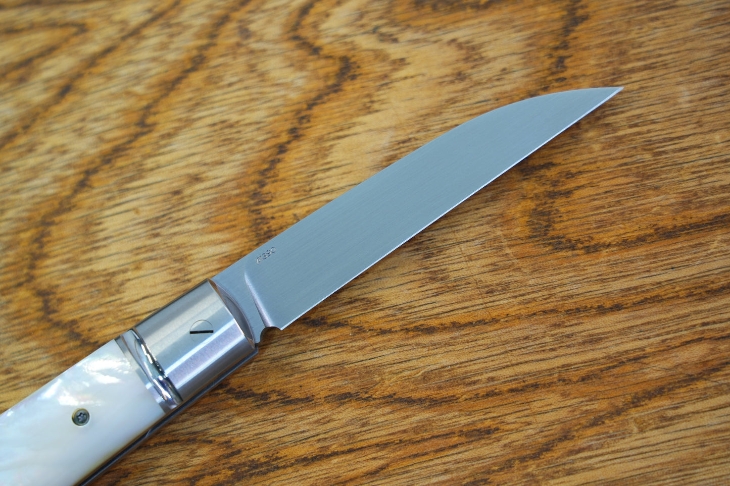 【Eagle claw】M390 Steel frame Mother of Pearl Handle Handcrafted Non-lock
