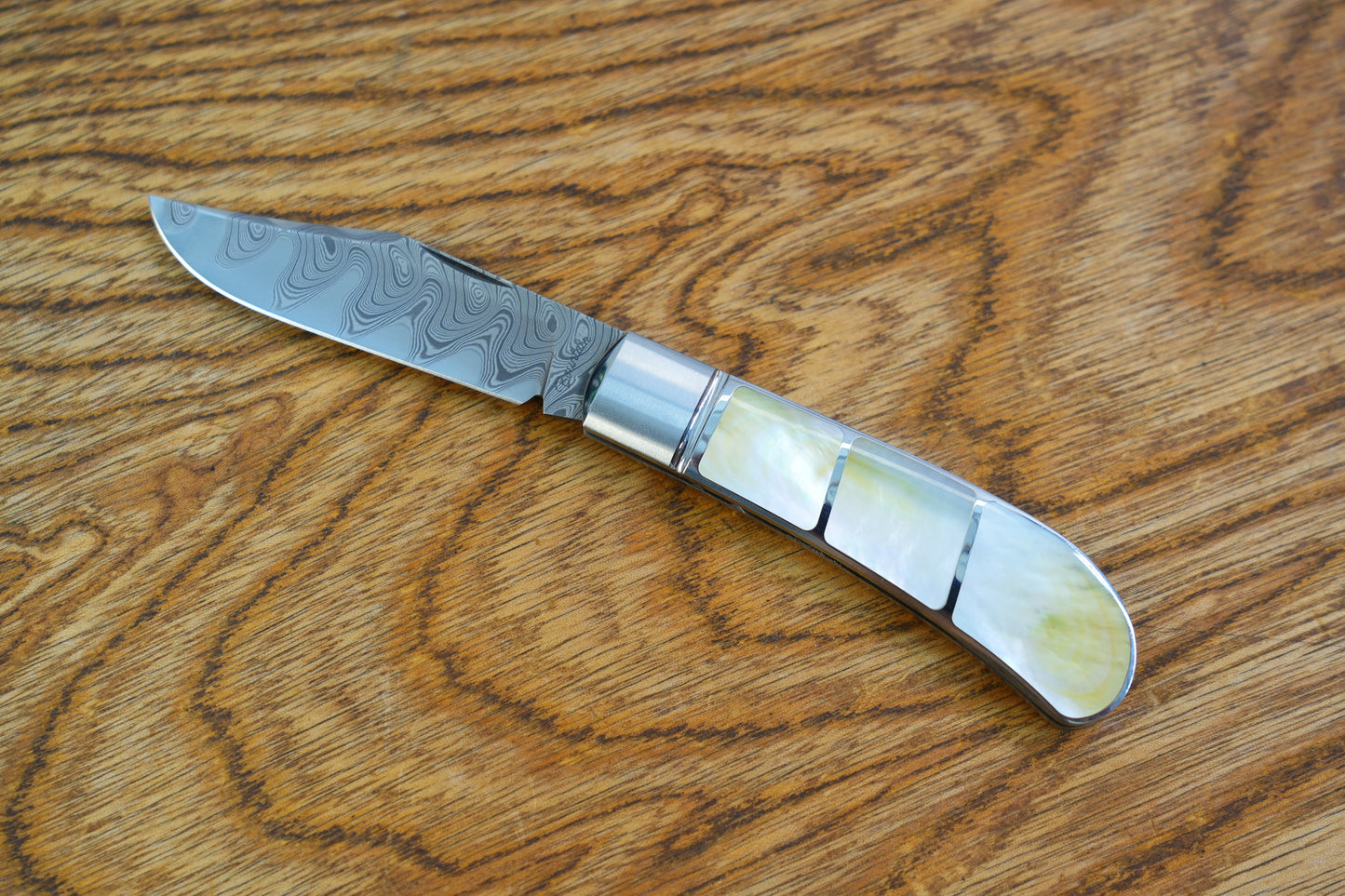 【Lanny】Like high-end jewelry, three-layer Damascus made in the United States, steel handle, inlaid with six pieces of high-quality mother-of-pearl