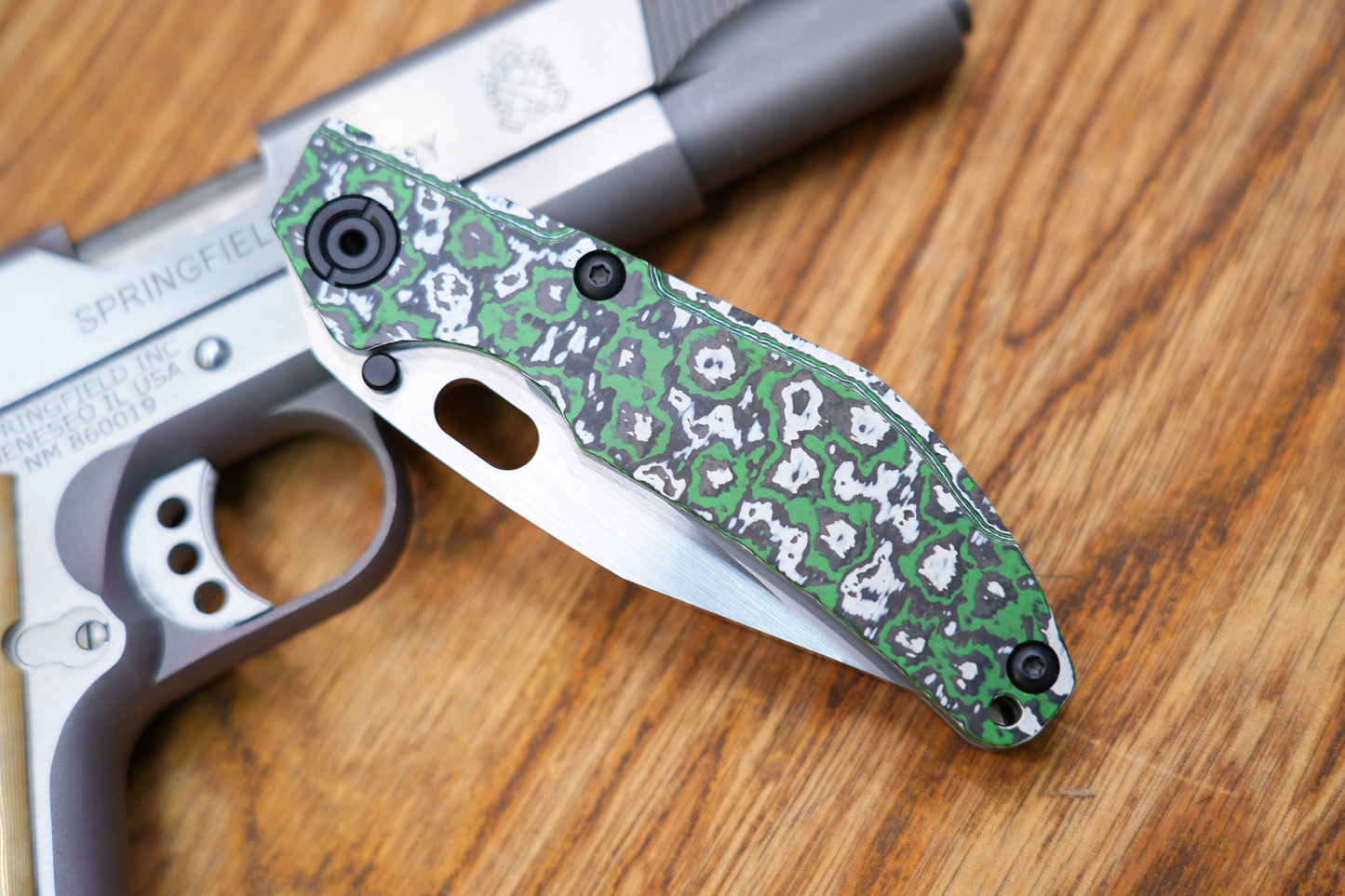 BBNM 2521-GRCF Bowie Arctic Green&White Ceramic Carbon Fiber