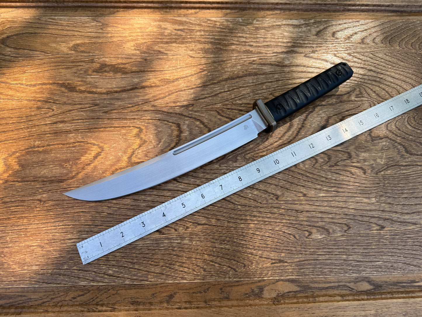 Wakizashi Hoja de North Mountain con acabado satinado, pulida a mano