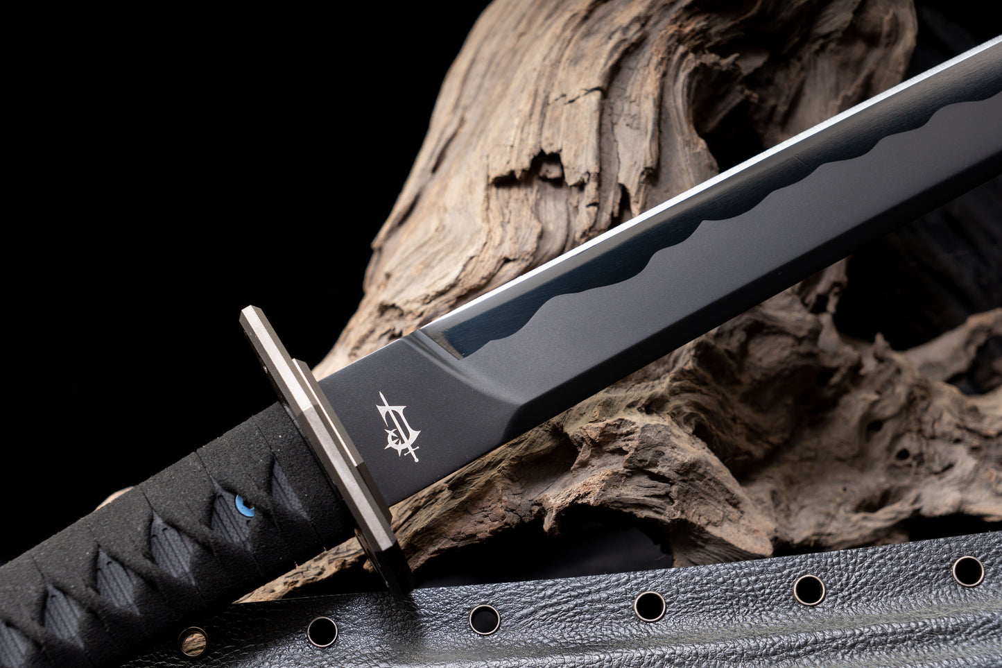 Katana 80CRV2 DLC Coating Kydex Sheath