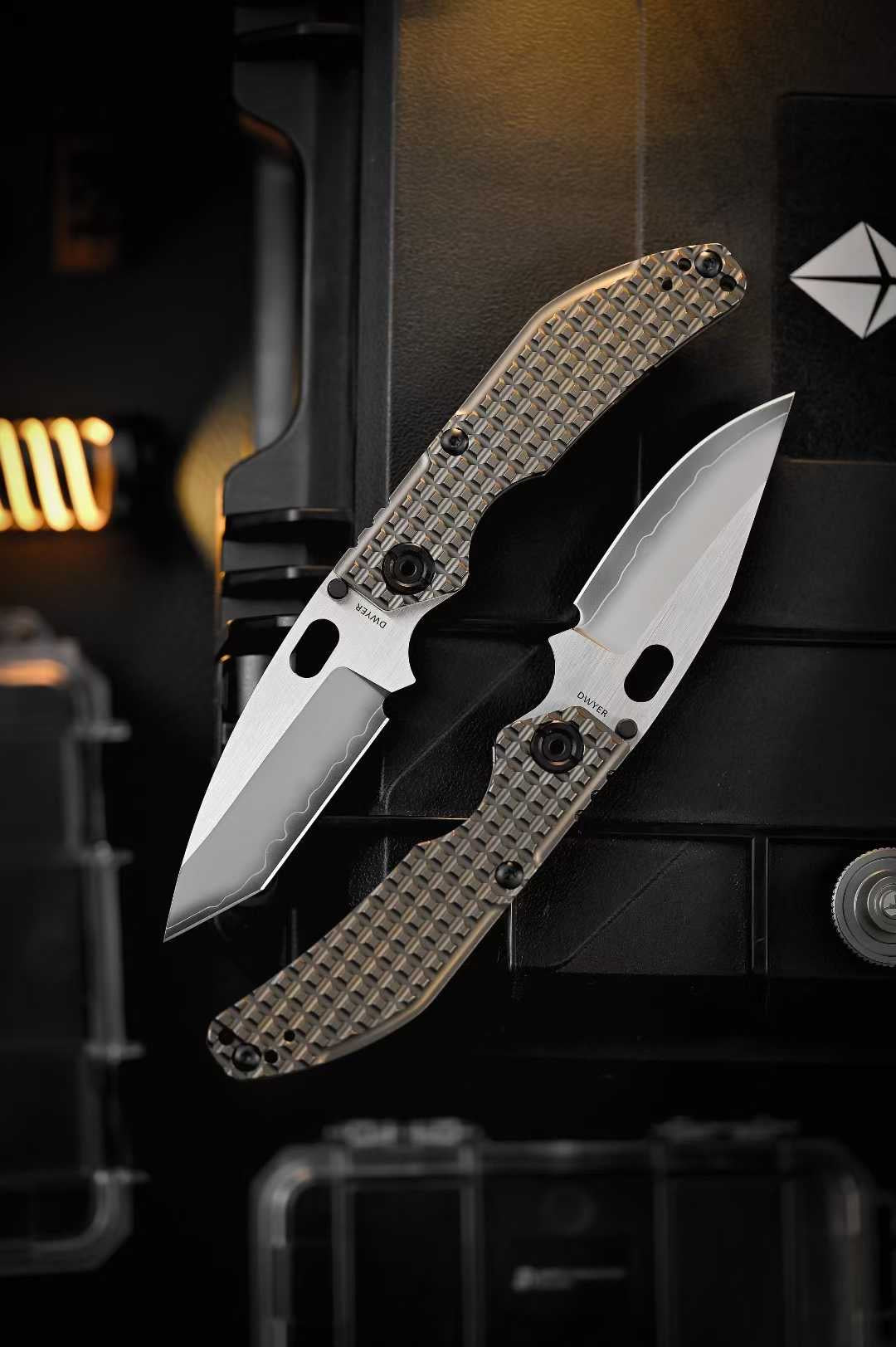 BBNM 2522-BZ-G Tanto Grid Titanium Handle Champagne