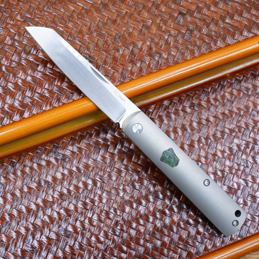 Production test Pocket knife with non-locking mechanism, titanium alloy handle, carbon fiber inlay, M390 hand-finished satin finish.