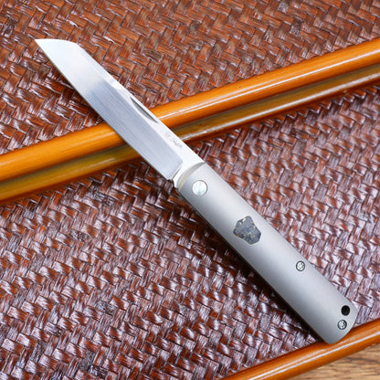 Production test Pocket knife with non-locking mechanism, titanium alloy handle, carbon fiber inlay, M390 hand-finished satin finish.