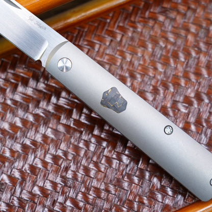 Production test Pocket knife with non-locking mechanism, titanium alloy handle, carbon fiber inlay, M390 hand-finished satin finish.