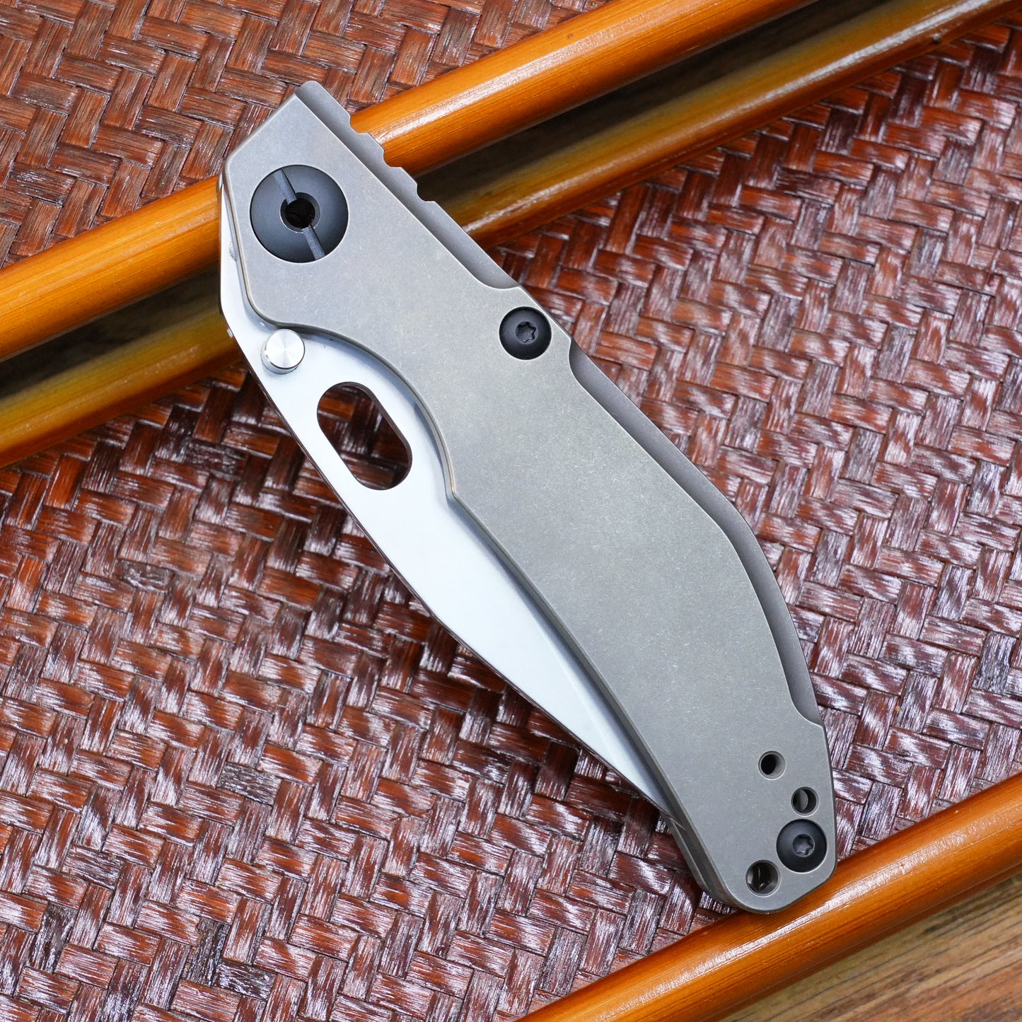 The initial prototype before production titanium handle.Only 1