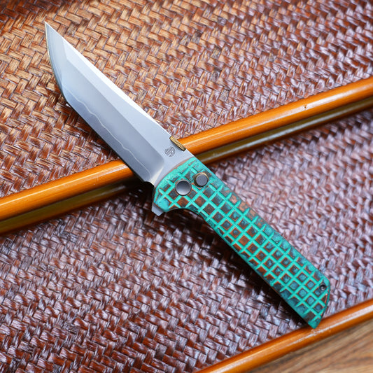 used The lock on the shipwreck was malfunctioning and the blade showed signs of use.