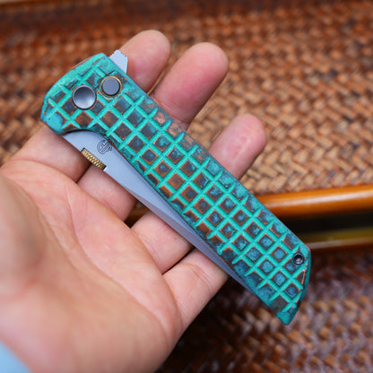 used The lock on the shipwreck was malfunctioning and the blade showed signs of use.