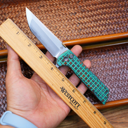 used The lock on the shipwreck was malfunctioning and the blade showed signs of use.