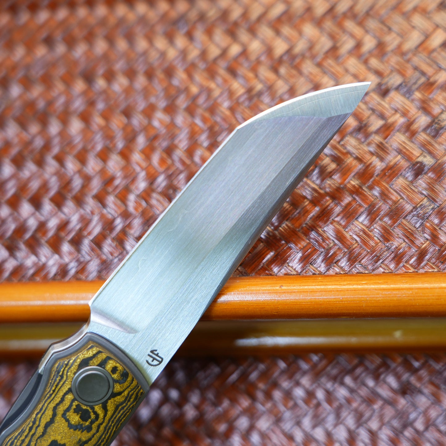 2412-GDCF Tanto Hand-brushed finish