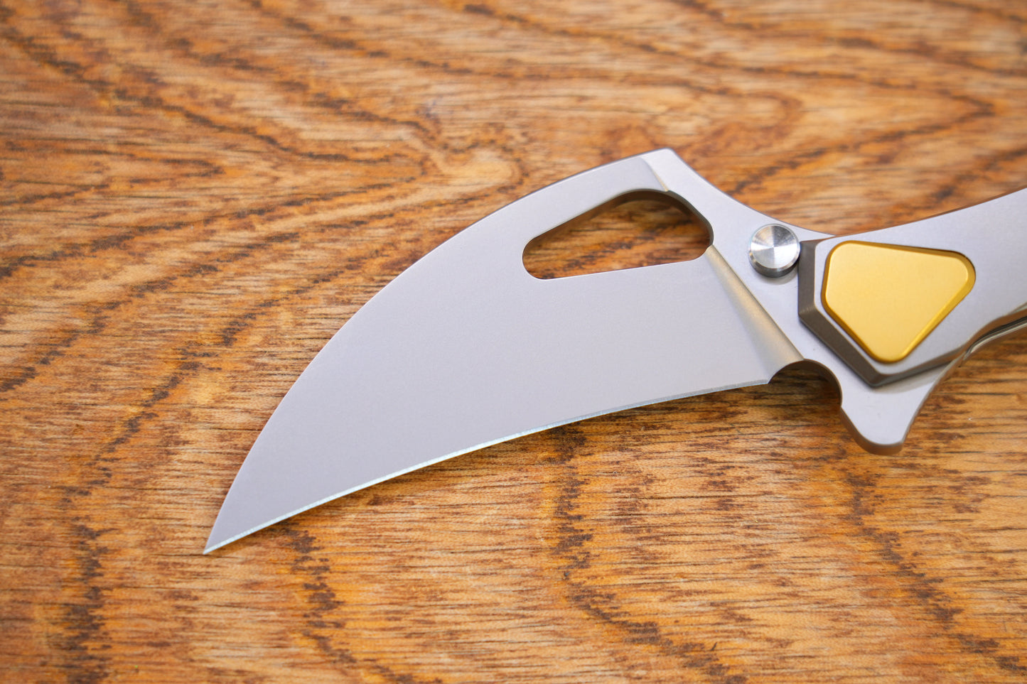 FS EDC Bakutuk One-piece titanium reverse claw knife