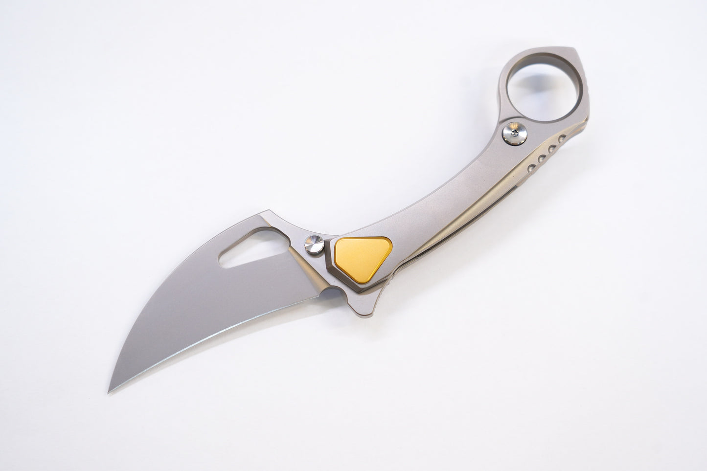 FS EDC Bakutuk One-piece titanium reverse claw knife