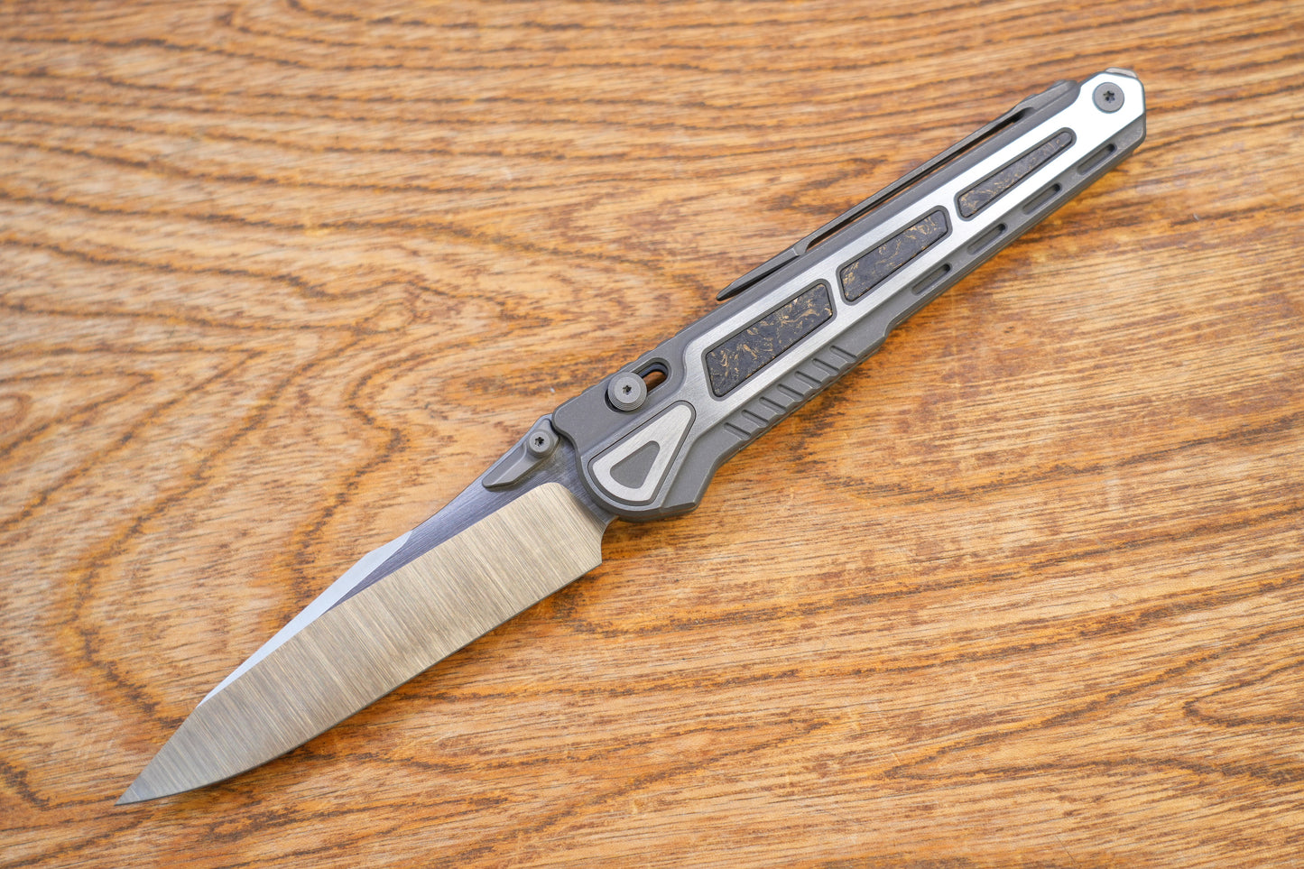 MAXACE knife heron Titanium handle with carbon fiber inlay