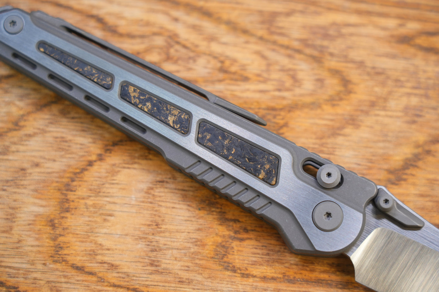 MAXACE knife heron Titanium handle with carbon fiber inlay