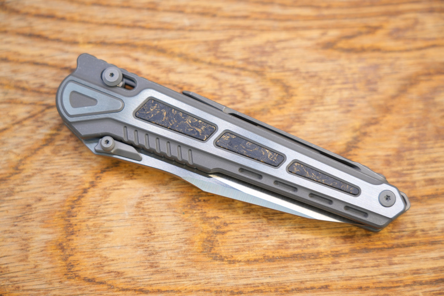 MAXACE knife heron Titanium handle with carbon fiber inlay