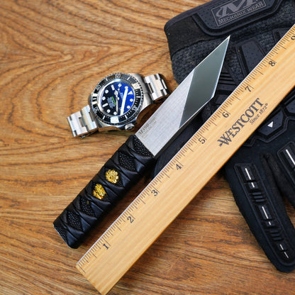 No.40 The blade has scratches.