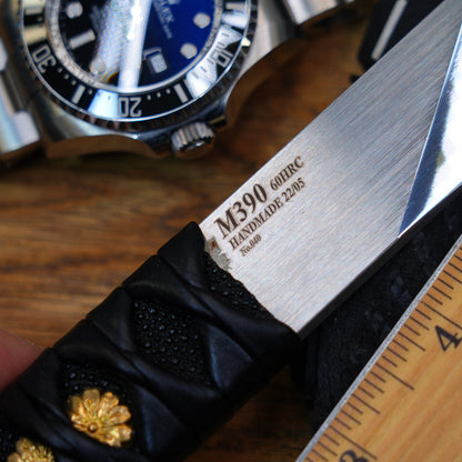 No.40 The blade has scratches.