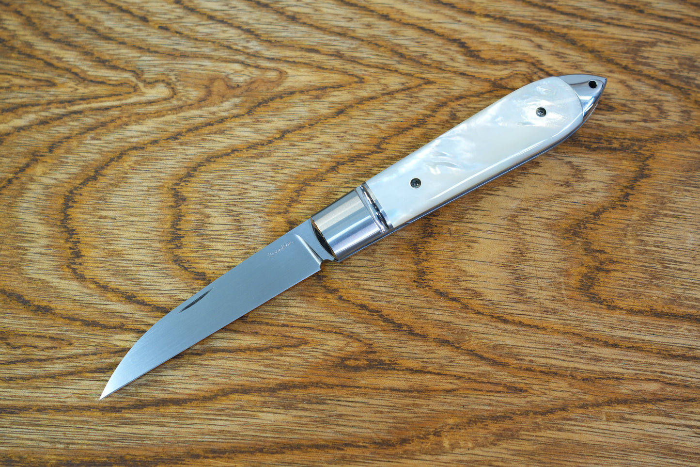 【Eagle claw】M390 Steel frame Mother of Pearl Handle Handcrafted Non-lock