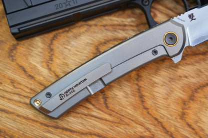 【Echo】2506-WHCF Sheepsfoot Blade White Ceramic Carbon Fiber Ti Handle&Clip Smooth Flippers