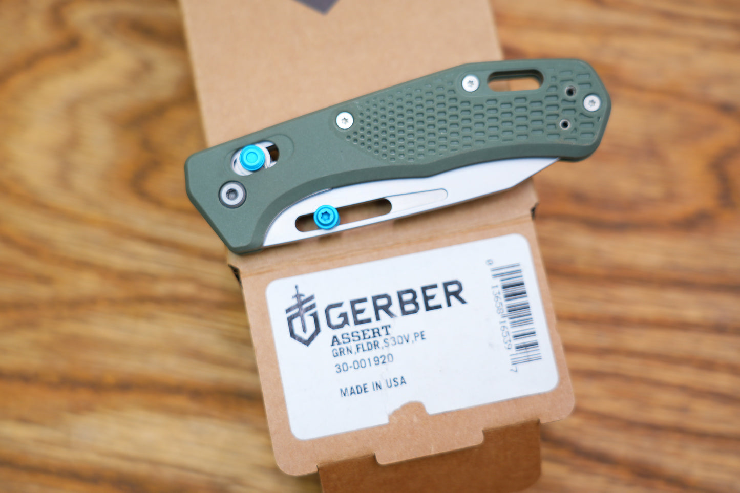 Gerber Assert Pivot Lock Folding Knife 2.98" S30V Bead Blast Clip Point Blade Blade, Textured Green Handles with Blue Accents, AXIS/Crossbar Lock - 30-001920