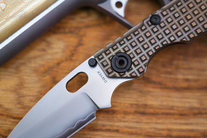 BBNM 2522-BZ-G Tanto Grid Titanium Handle Champagne