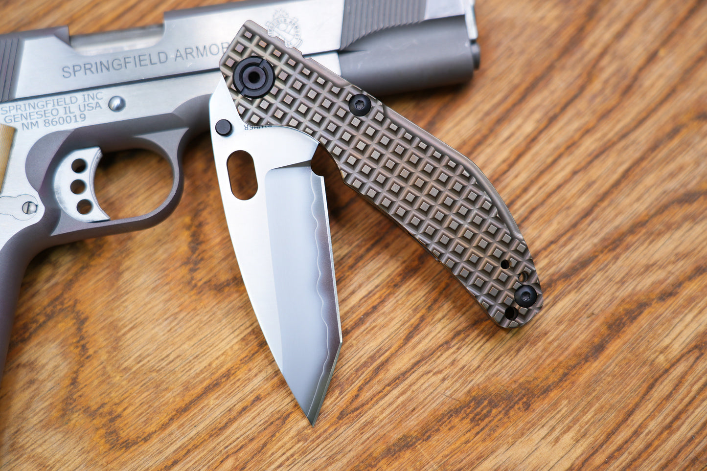 BBNM 2522-BZ-G Tanto Grid Titanium Handle Champagne