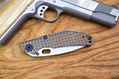 BBNM 2522-BZ-G Tanto Grid Titanium Handle Champagne