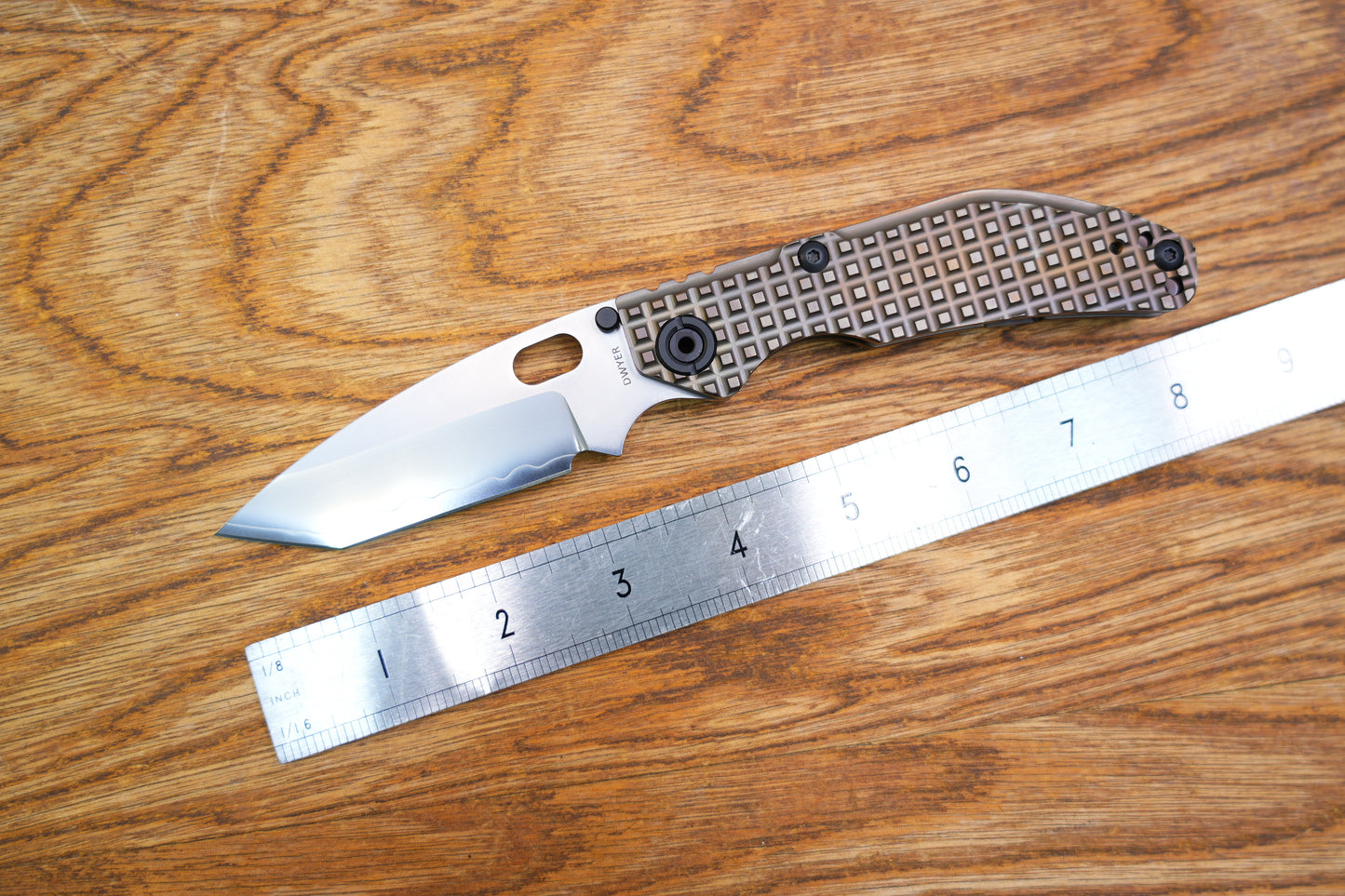 BBNM 2522-BZ-G Tanto Grid Titanium Handle Champagne