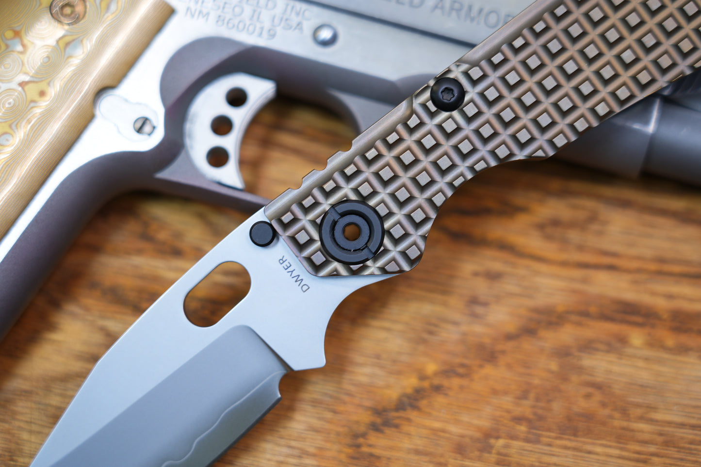 BBNM 2521-BZ-G Bowie Grid Titanium Handle Champagne