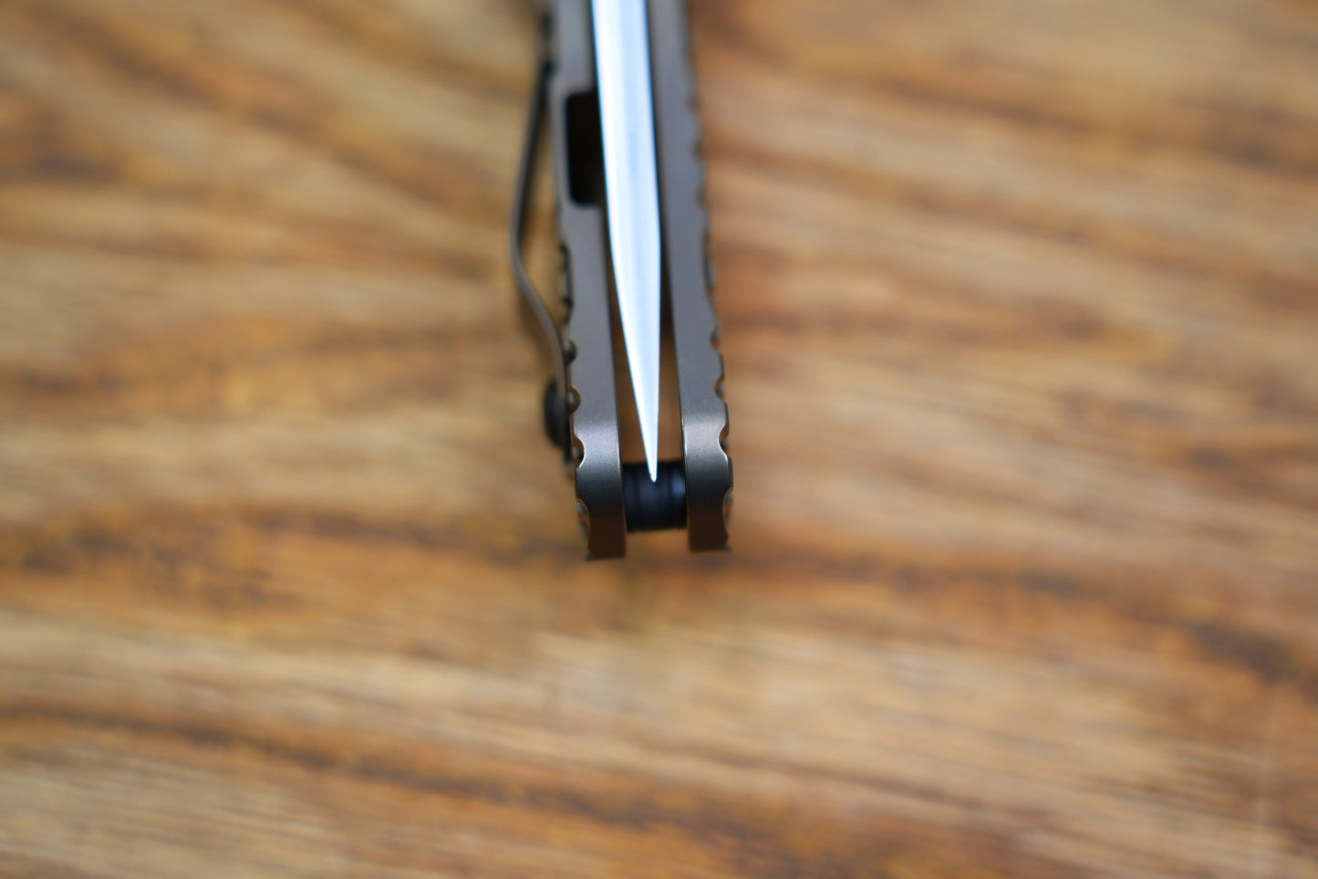 BBNM 2521-BZ-G Bowie Grid Titanium Handle Champagne