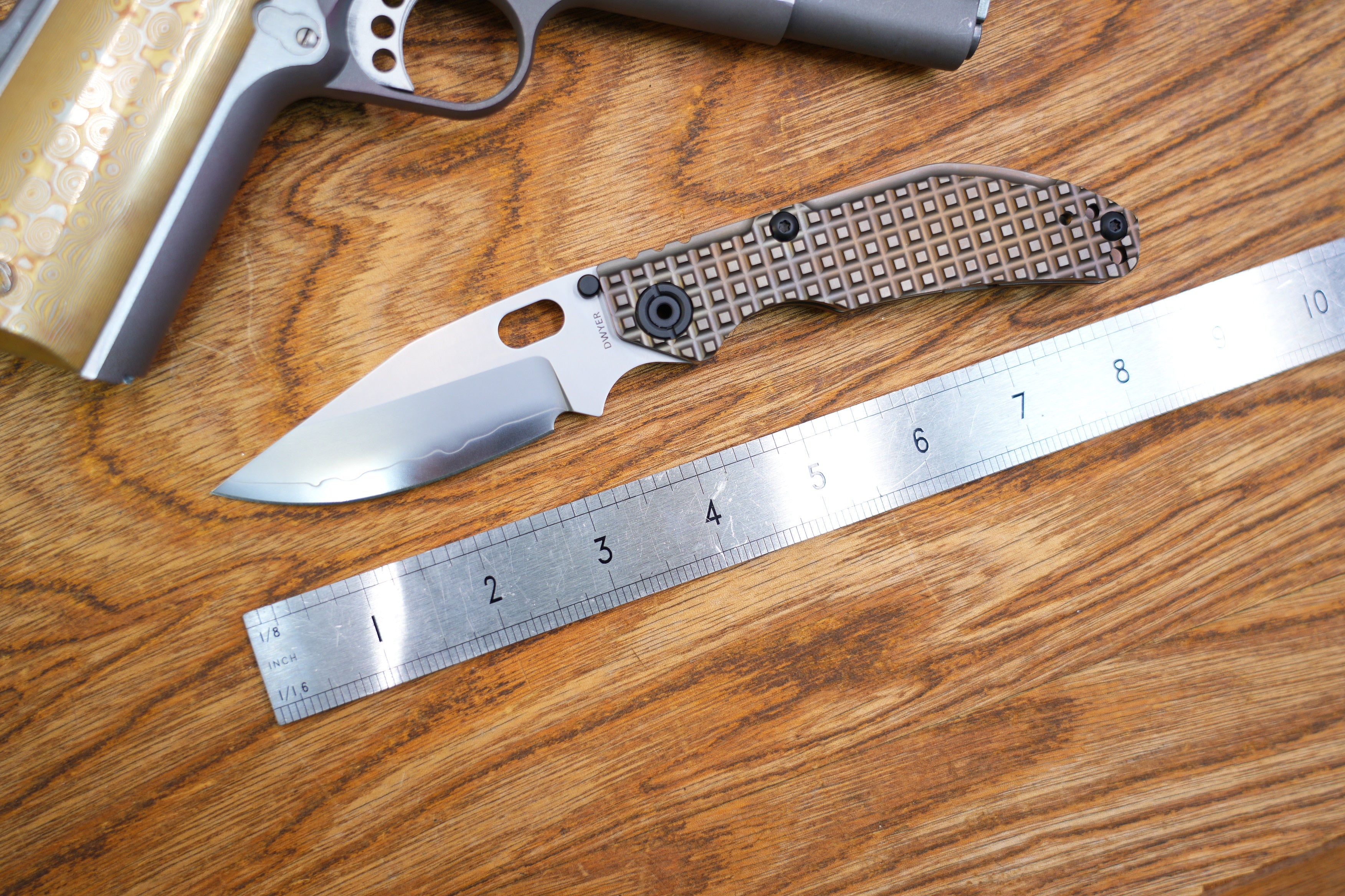 BBNM 2521-BZ-G Bowie Grid Titanium Handle Champagne – North Mountain