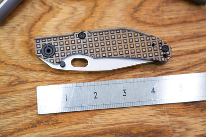 BBNM 2521-BZ-G Bowie Grid Titanium Handle Champagne