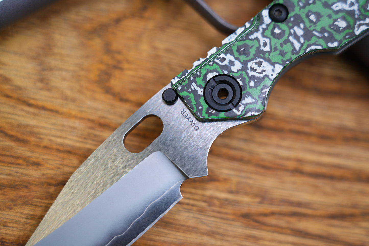 BBNM 2521-GRCF Bowie Arctic Green&White Ceramic Carbon Fiber