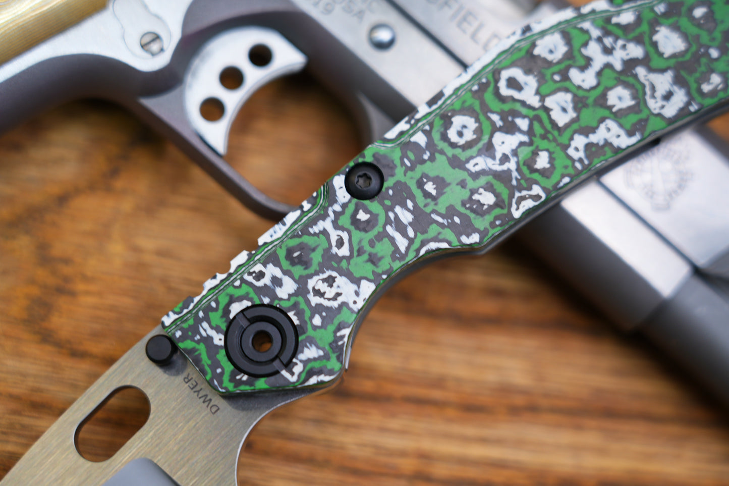 BBNM 2521-GRCF Bowie Arctic Green&White Ceramic Carbon Fiber