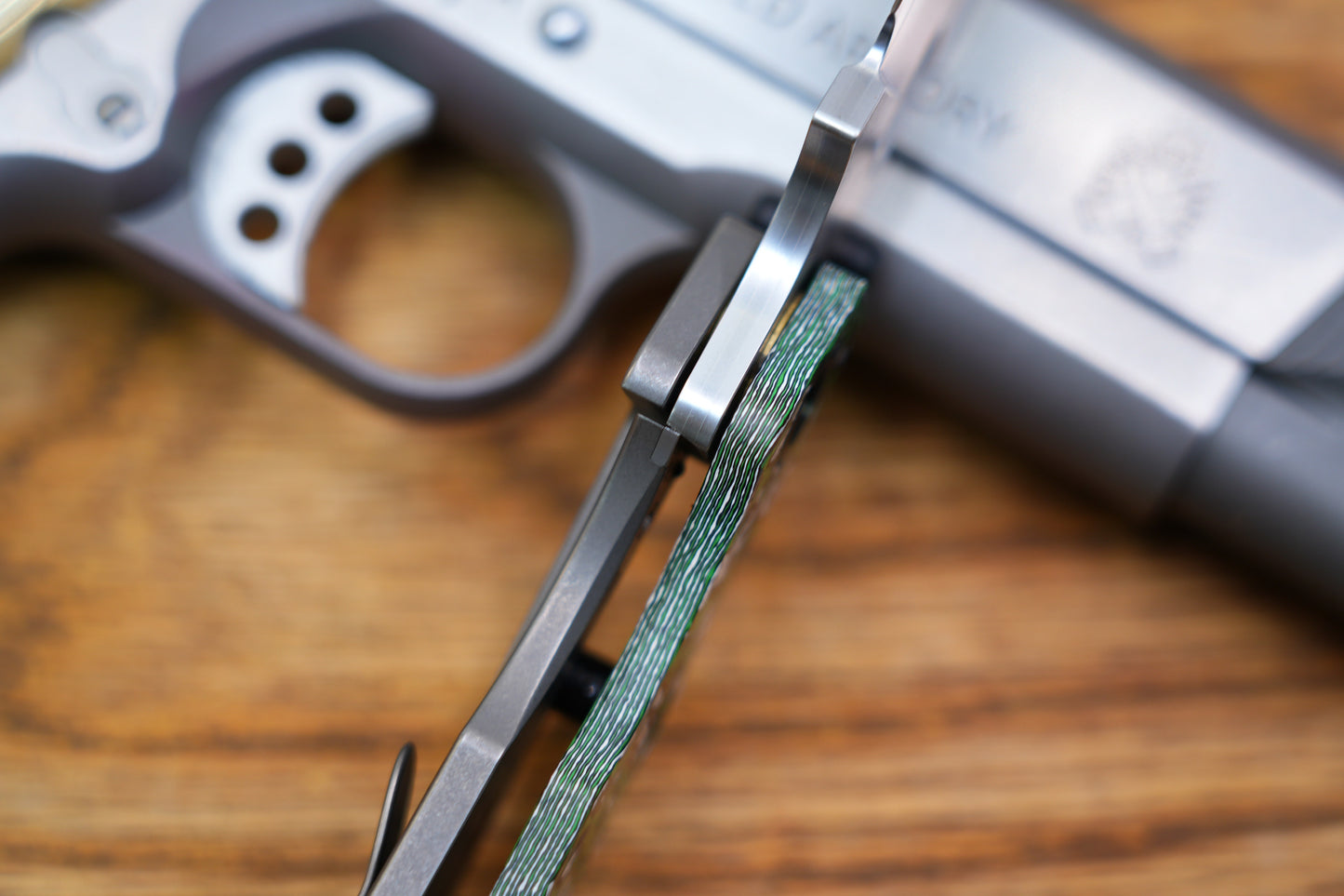 BBNM 2521-GRCF Bowie Arctic Green&White Ceramic Carbon Fiber