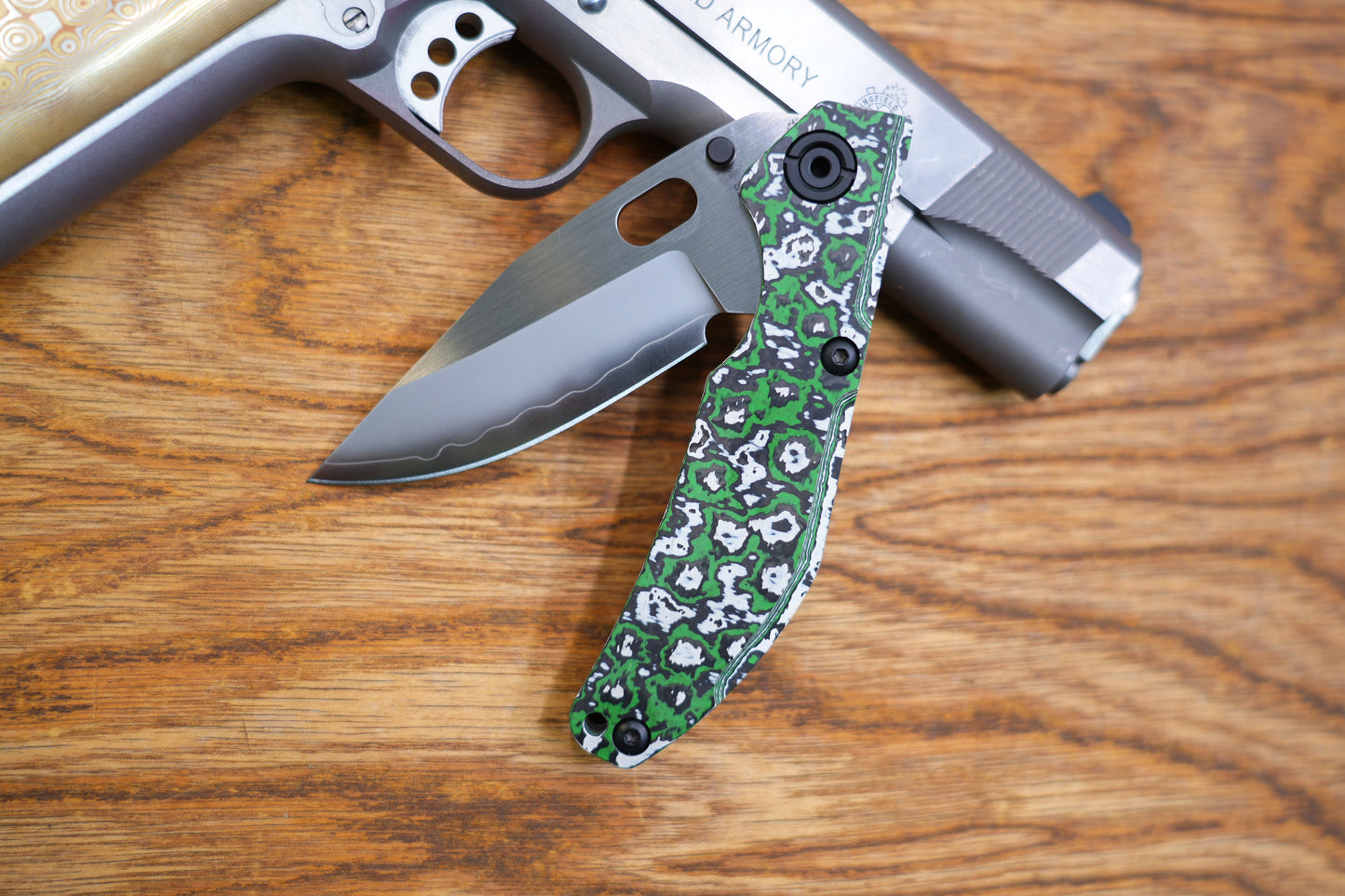 BBNM 2521-GRCF Bowie Arctic Green&White Ceramic Carbon Fiber