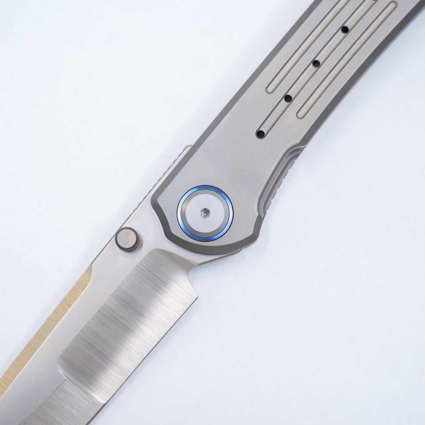 Maxace Peregrine II Folding Knife Sandblast Titanium Handle M390 Plain Edge M21A