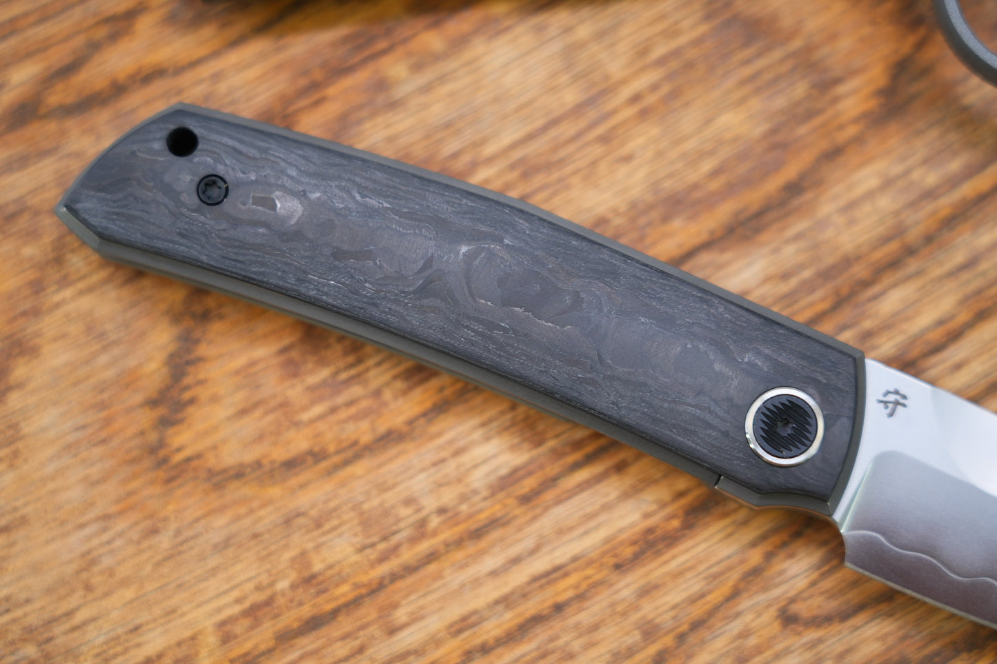 North Mountain Blade 【Guardian】Front Opening Tactical Folding Knife Marble Carbon Fiber