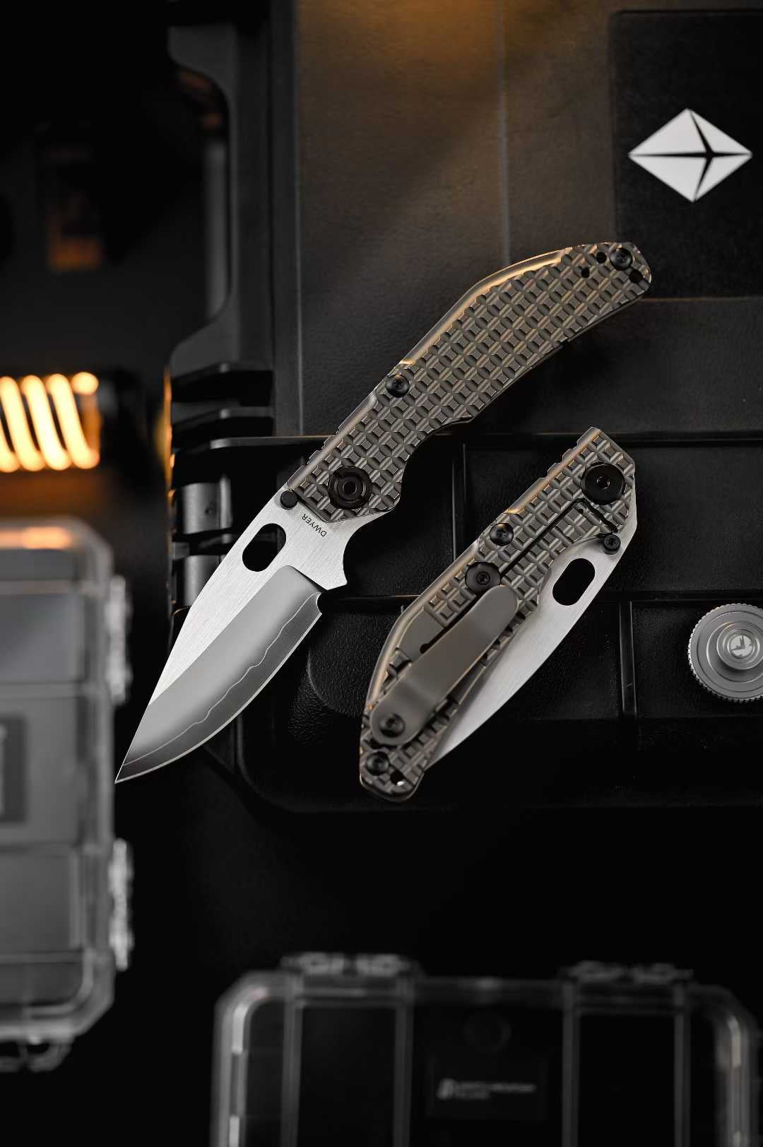 BBNM 2522-BZ-G Tanto Grid Titanium Handle Champagne