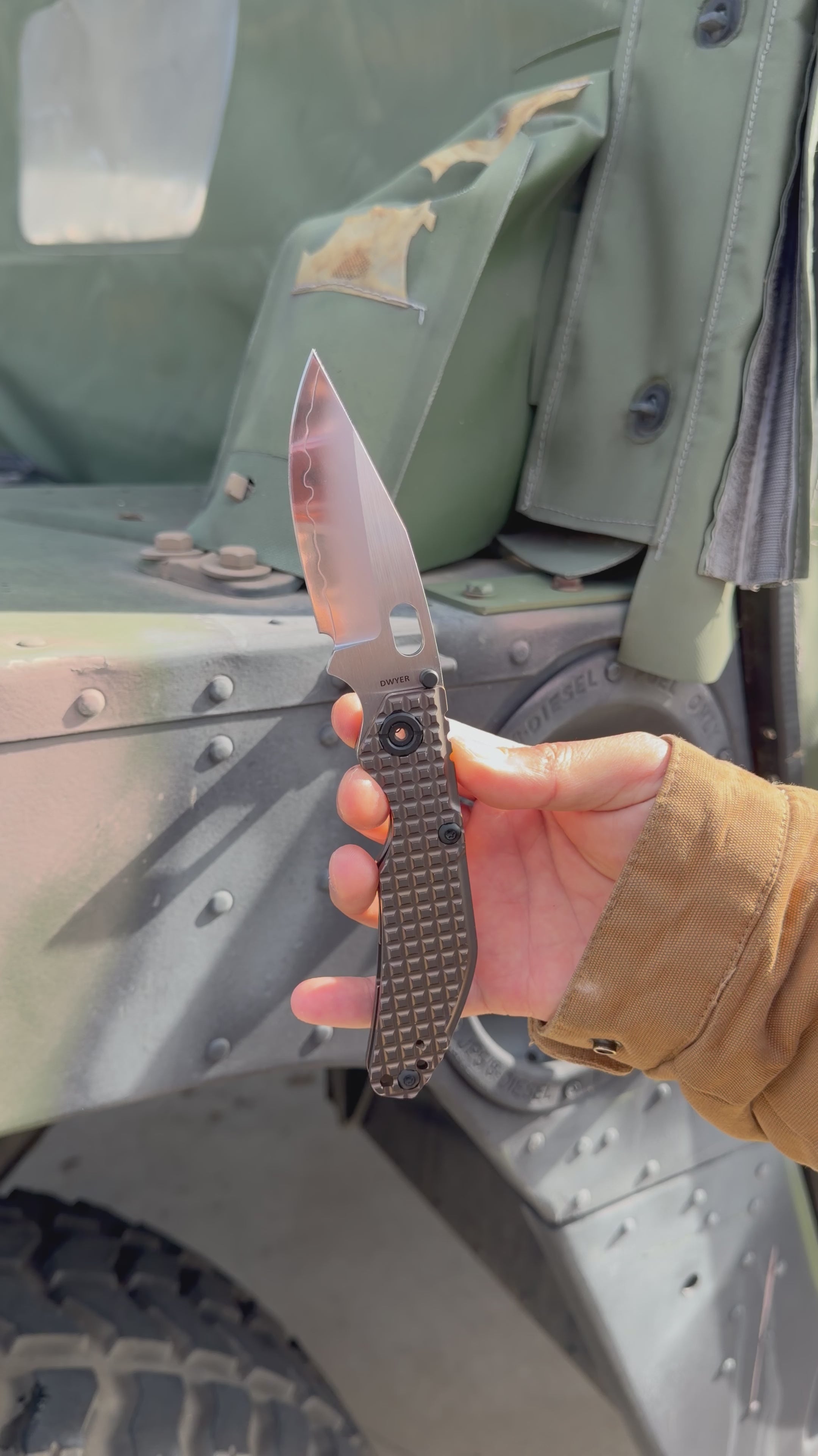 BBNM 2521-BZ-G Bowie Grid Titanium Handle Champagne – North Mountain